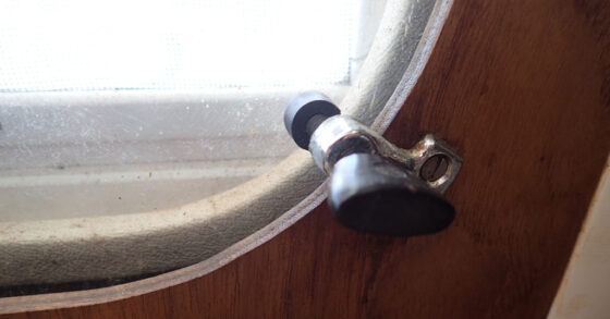 Boat window - rattling boat windows