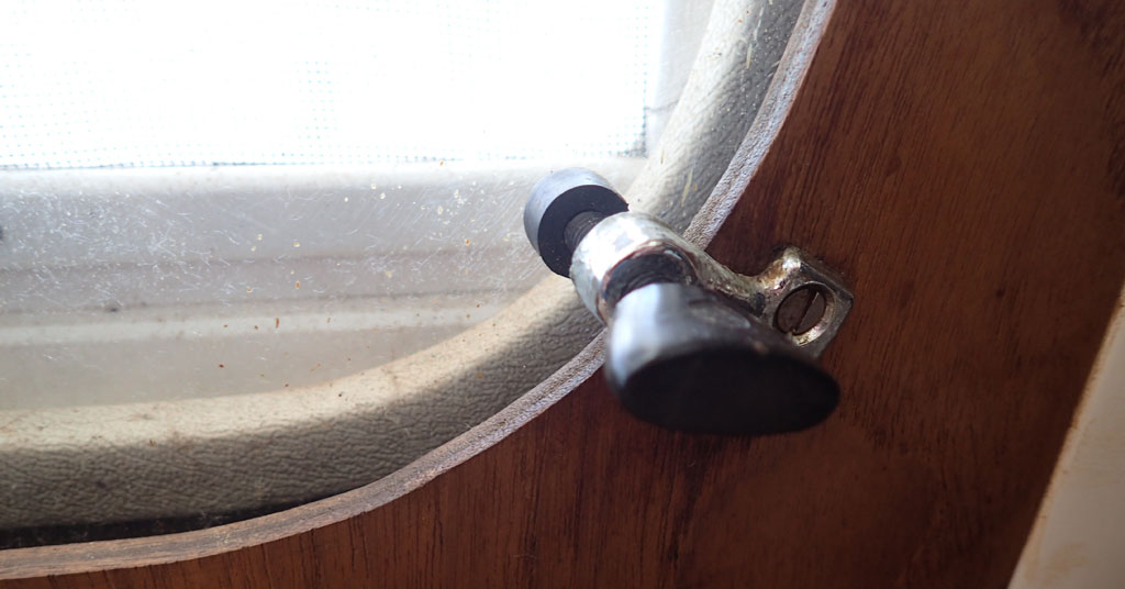 Boat window - rattling boat windows