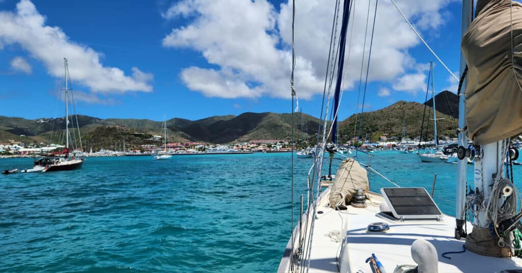 Bow of sailboat in anchorage - how to find support while cruising