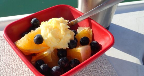 Fruit bowl with topping