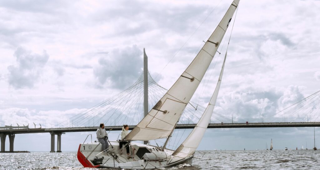 Couple on a heeling sailboat - fear of heeling