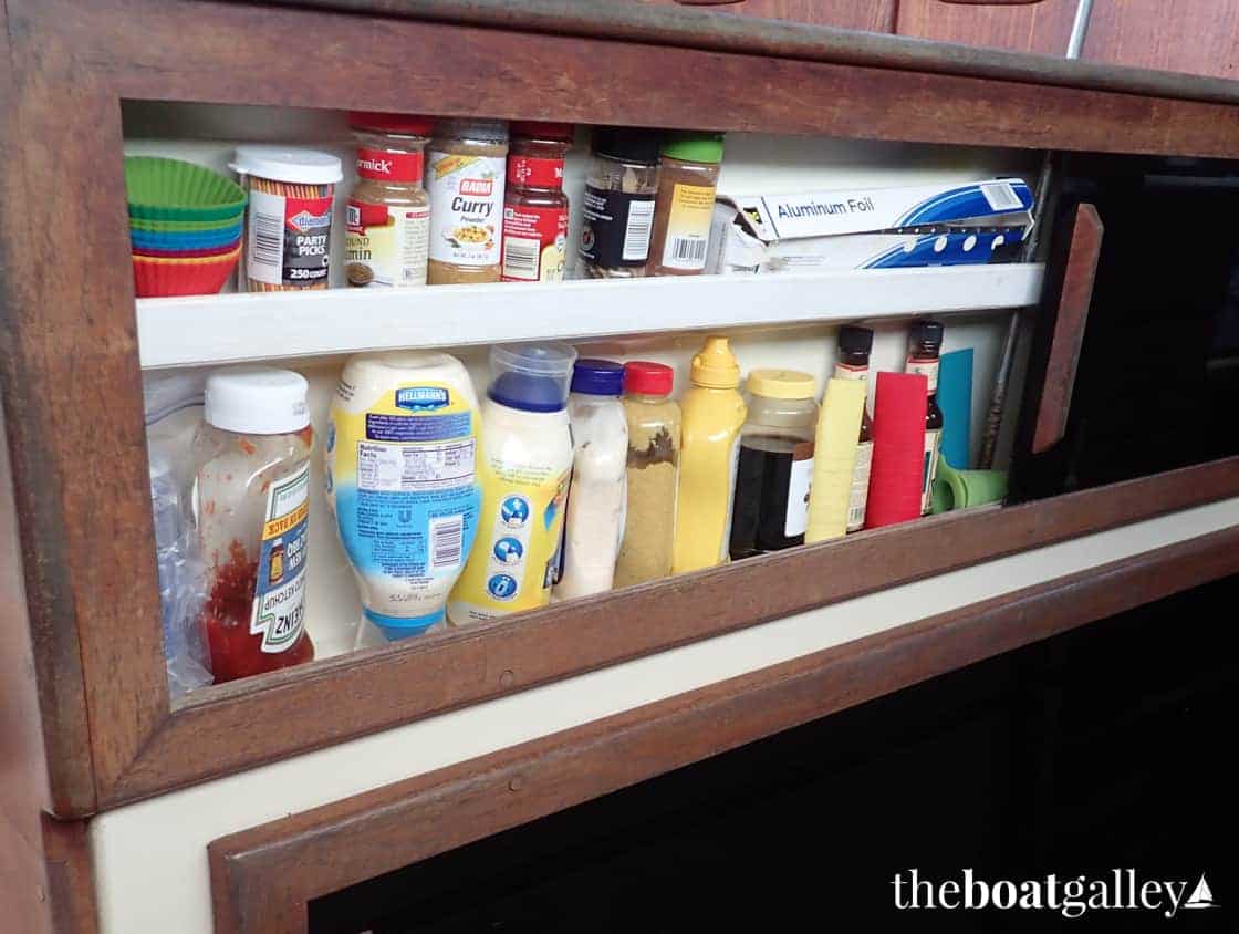 Galley storage: condiments